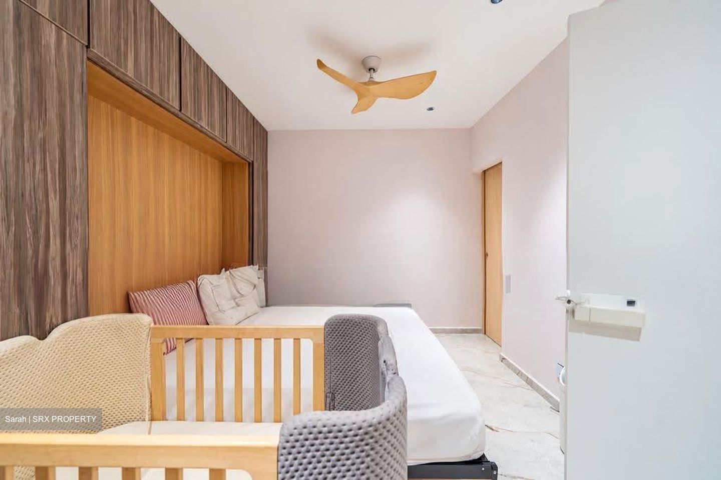 Townhouse Apartments (D9), Apartment #635076371